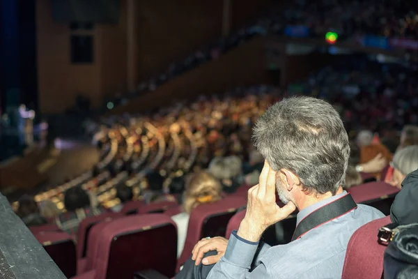 Rear view of the man in a conference hall — Stock Photo, Image