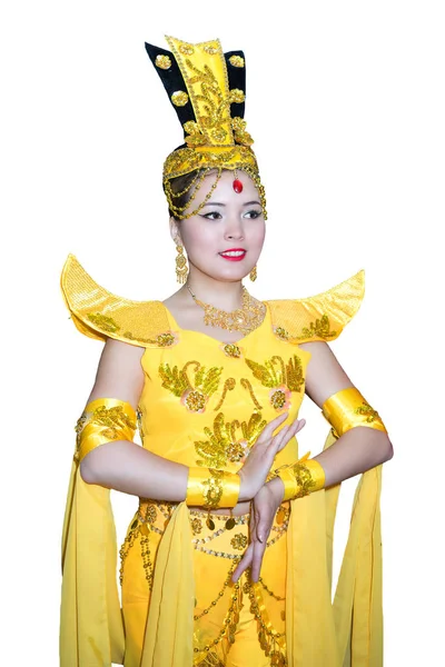 Mooie Kaukasische vrouw in een traditionele chinese fase gele jurk — Stockfoto