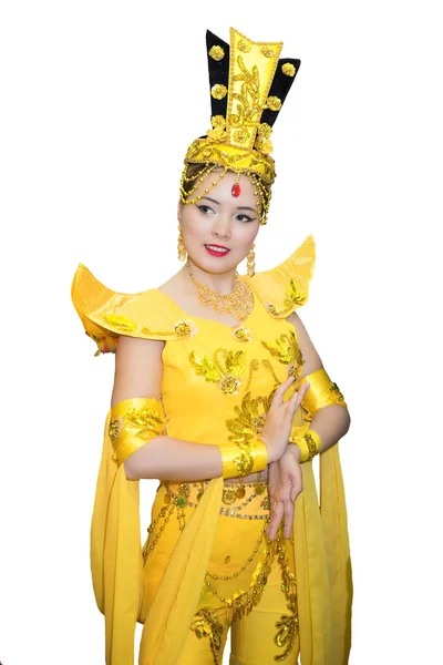 Giovane ragazza caucasica bellezza in un costume tradizionale cinese giallo isolato su sfondo bianco — Foto Stock