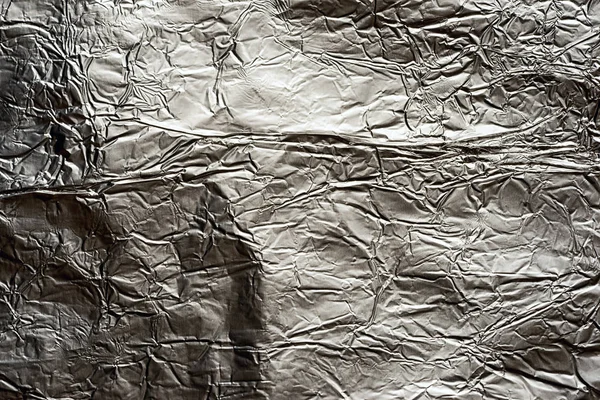 Смятая металлическая фольга, смятая как абстрактный фон — стоковое фото