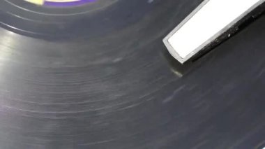 üst yakından dönen retro vinil diisc kopya alanı metni vieth 