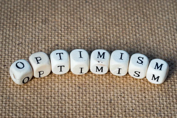 Optimisme word gemaakt van speelgoed kubussen met letters — Stockfoto