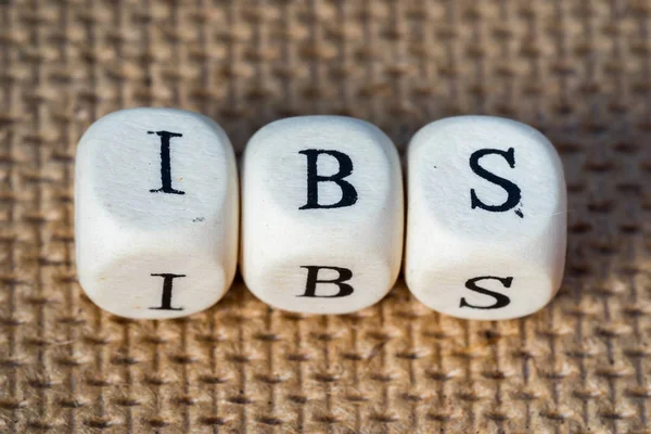 IBS λέξη από κύβους παιχνίδι με γράμματα — Φωτογραφία Αρχείου