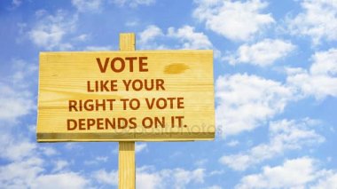 Oy oy hakkını gibi buna bağlı. Kelime zaman atlamalı bulutlar mavi gökyüzünde karşı ahşap bir işaret üstünde.