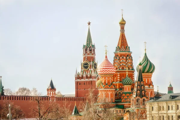 Moscow Kremlin Spasskaya Tower Basil Cathedral Red Square Moscow Russia — Stock Photo, Image