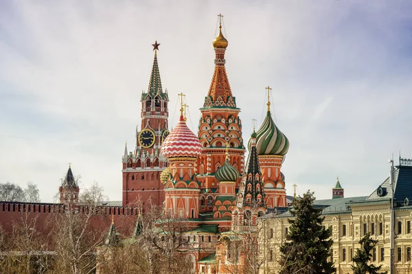 Moskauer Kreml Spasskaja Turm Und Basilikum Kathedrale Auf Dem Roten — Stockfoto