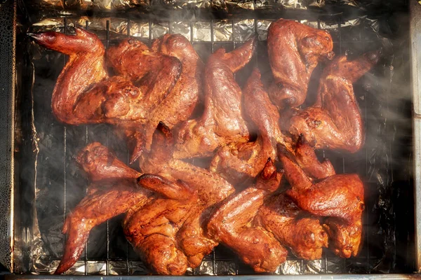 スモークハウス 上面図の喫煙鶏の足 — ストック写真