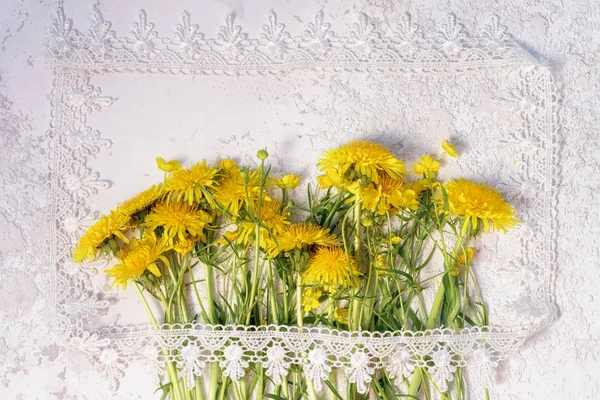 Bouquet Fiori Campo Denti Leone Ranuncoli Nello Stile Una Cartolina — Foto Stock