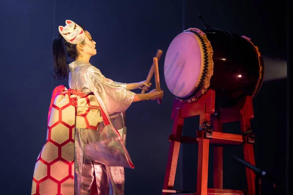 Traditionell Japansk Föreställning Skådespelerska Vit Traditionell Japansk Scenkostym Komono Snd — Stockfoto