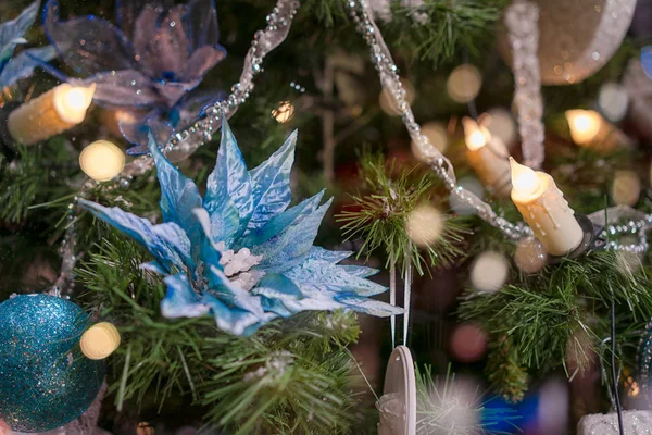 Bellissimo Albero Natale Decorato Primo Piano — Foto Stock