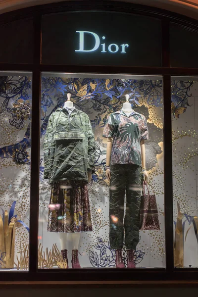 Μόσχα Ρωσία Δεκεμβρίου 2019 Πολυκατάστημα Dior Ρούχα Για Νέους — Φωτογραφία Αρχείου