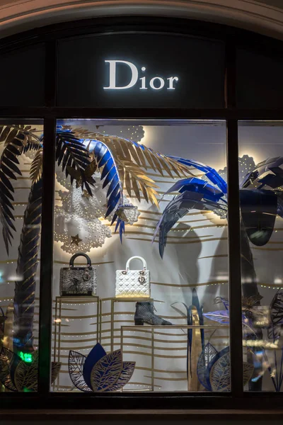 Moscou Rússia Dezembro 2019 Dior Loja Com Bolsas — Fotografia de Stock