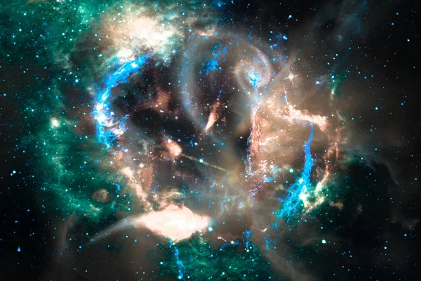 Explosión de galaxia espiral. Universo lleno de estrellas y nebulosas. Elementos de esta imagen proporcionados por la NASA . —  Fotos de Stock