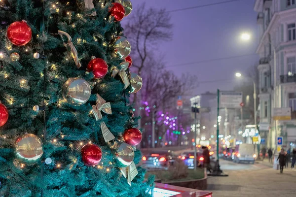 Weihnachtsbaum Und Verschwimmen Stadt Fußgängerzone Straße Nacht Stadt Lichter — Stockfoto