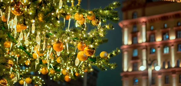 Árvore Natal Borrão Cidade Edifício Noite Cidade Luzes — Fotografia de Stock