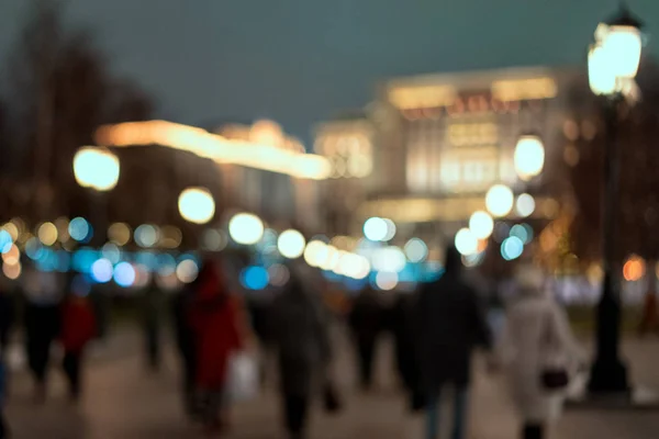 Abstrato Desfocado Fundo Pessoas Andando Cidade Iluminada Noite — Fotografia de Stock