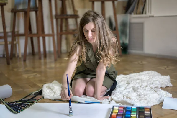 Artist Art Studio Sitting Floor Drawing Empty Paper — 스톡 사진