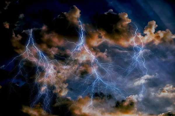 Donkere Onheilspellende Regenwolken Bliksem Dramatisch Onweer Uitzicht Hemel — Stockfoto