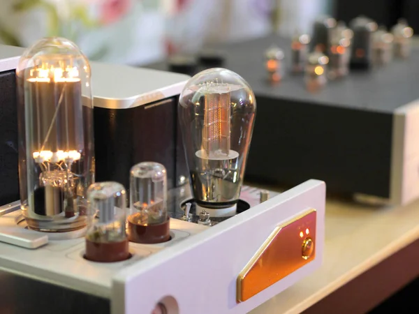 Hifi lamp audiophile amplifiers. Close-up view. — Stock Photo, Image