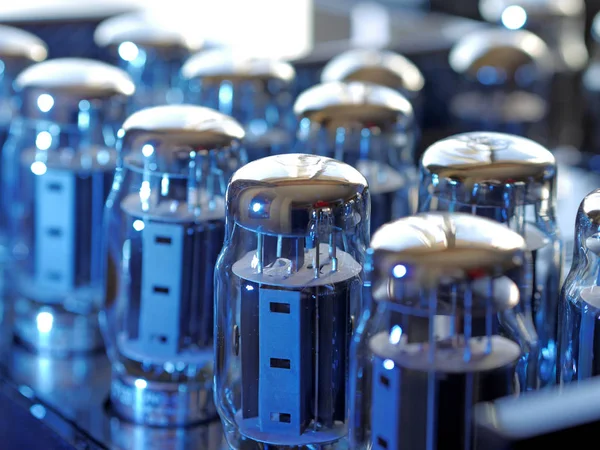 Amplificadores audiófilos de lámpara de alta fidelidad. Vista de primer plano . — Foto de Stock
