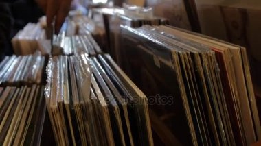 Vintage Vinil mağaza kayıtlarında tarama.
