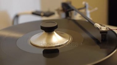 Audiophile Hifi pikap oyuncu müzikal vinil kaydı ile.