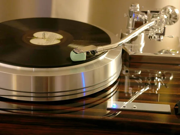 Audiophile Hifi Turntable Player Wooden Plinth Retro Audio Equipment — Stock Photo, Image