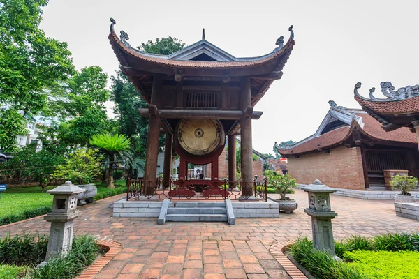 De tempel van de literatuur in hanoi, vietnam — Stockfoto