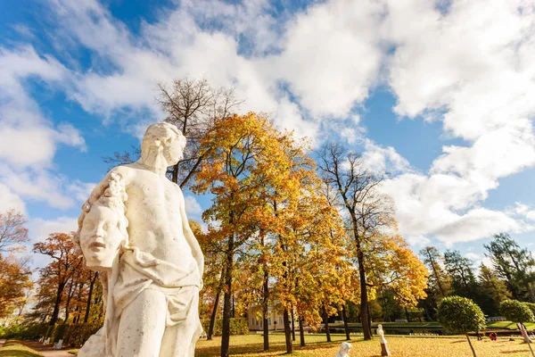 St Petersburg, Russia - Oct 14, 2016: The statue in the Summer Garden, italian sculptor Baratta — Stock Photo, Image