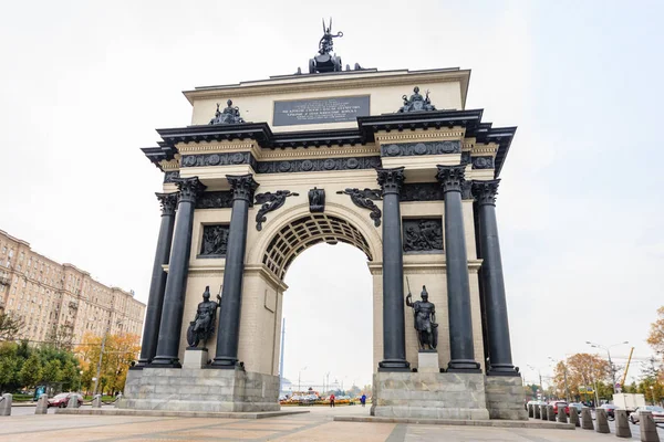 Słynnym zabytkiem w mieście. Łuk Triumfalny memorial kompleks "bitwy pod Kurskiem" — Zdjęcie stockowe