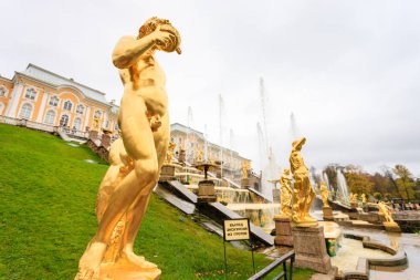 Grand Peterhof Palace, Grand Cascade ve Samson çeşme. Peterhof Palace Unesco Dünya Mirası listesinde yer. Saint Petersburg