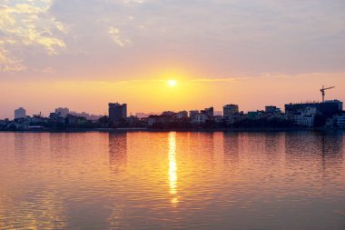 Günbatımı Batı Gölü (ho Tay)