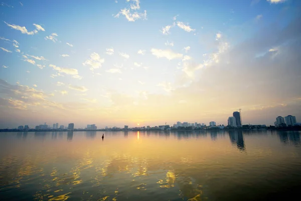 Pôr do sol no lago oeste (ho Tay ) — Fotografia de Stock