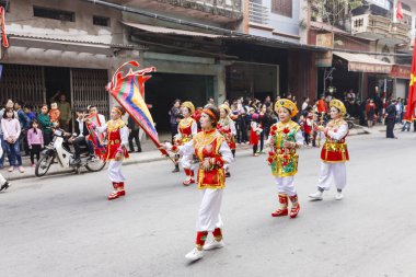 Her yıl, 1 ay ay 4 gün Dong Ky Köyü fişek Festivali 30 Ocak 2017 üzerinde tutar