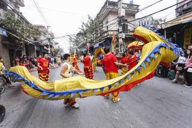 Her yıl, 1 ay ay 4 gün Dong Ky Köyü fişek Festivali 30 Ocak 2017 üzerinde tutar