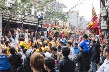 Her yıl, 1 ay ay 4 gün Dong Ky Köyü fişek Festivali 30 Ocak 2017 üzerinde tutar