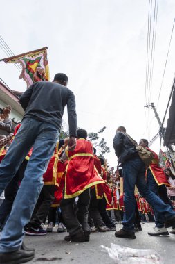 Her yıl, 1 ay ay 4 gün Dong Ky Köyü fişek Festivali 30 Ocak 2017 üzerinde tutar