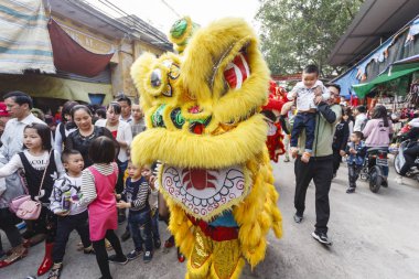 Her yıl, 1 ay ay 4 gün Dong Ky Köyü fişek Festivali 30 Ocak 2017 üzerinde tutar