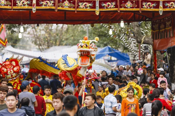 Her yıl, 1 ay ay 4 gün Dong Ky Köyü fişek Festivali 30 Ocak 2017 üzerinde tutar