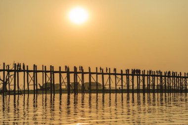 Günbatımı u olmak köprüsünde