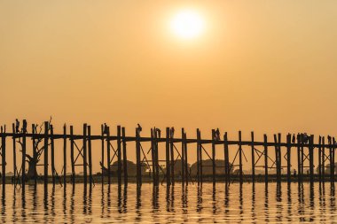 Günbatımı u olmak köprüsünde