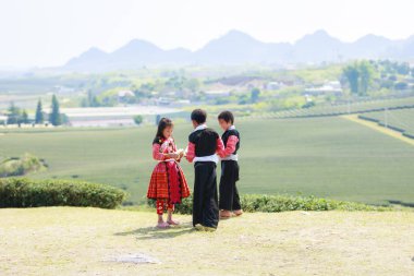 Kimliği belirsiz Hmong etnik azınlık çocuklar