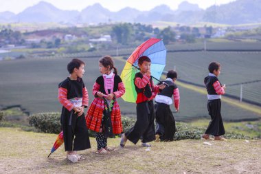 Kimliği belirsiz Hmong etnik azınlık çocuklar