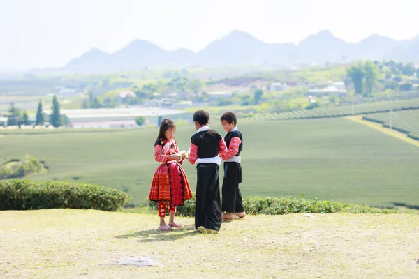 Niños no identificados de minorías étnicas HMong — Foto de Stock