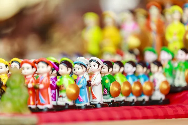 Традиционные сувениры Вьетнама продаются в магазине в старом квартале Ханоя — стоковое фото