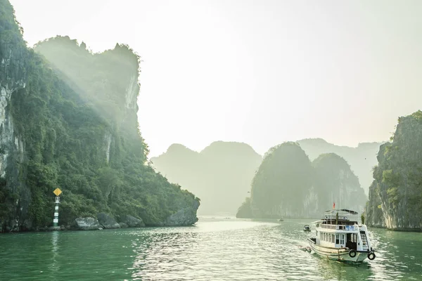 Bahía de Ha Long — Foto de Stock