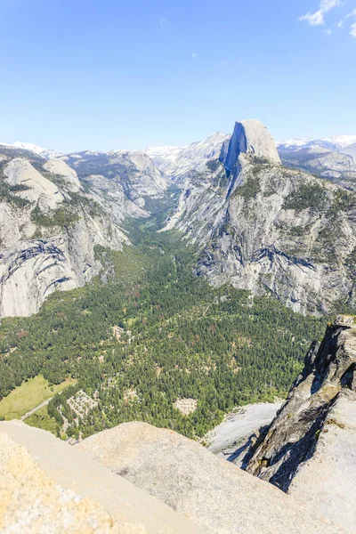 Montaña con cielo azul en el parque nacional de Yosemite — Foto de Stock