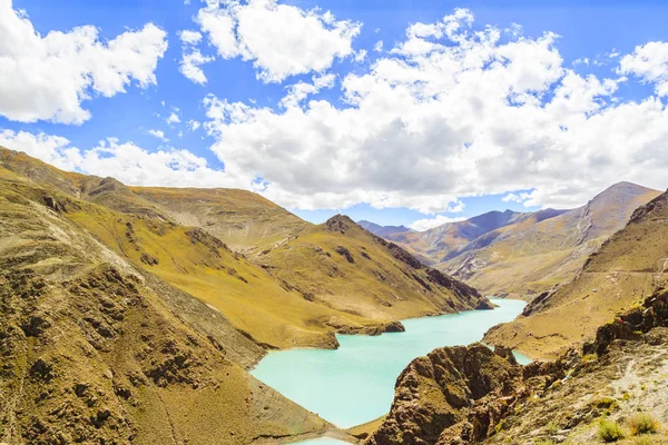 Lago con cielo azul —  Fotos de Stock