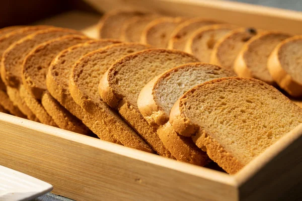 Rusks Bien Extendidos Una Bandeja Con Café Árabe — Foto de Stock