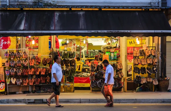 Σιγκαπούρη-25 Φεβ 2018: Σιγκαπούρη Geylang περιοχή δρόμο παραδοσιακό κατάστημα παντόφλα πρόσοψη — Φωτογραφία Αρχείου